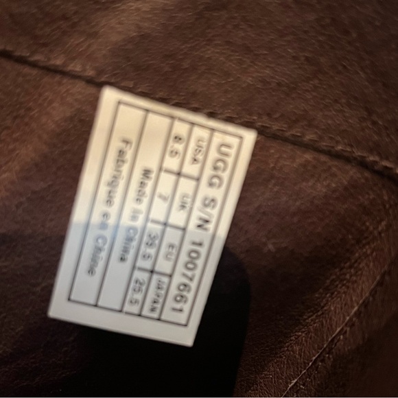 UGG Boots size 8.5 - Picture 8 of 8